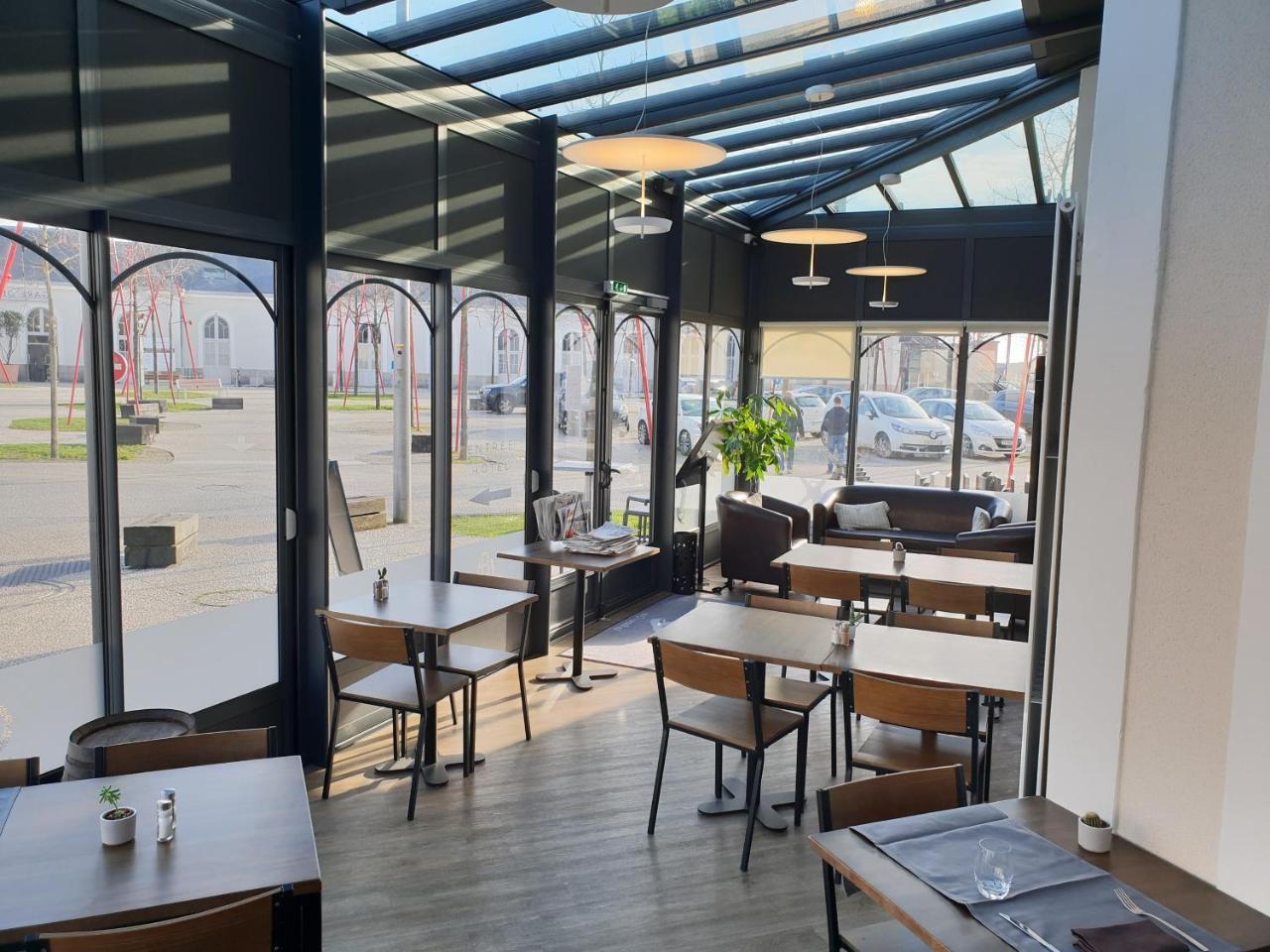 Hotel De La Gare - Restaurant Bistro Quai La Roche-sur-Yon Exteriér fotografie